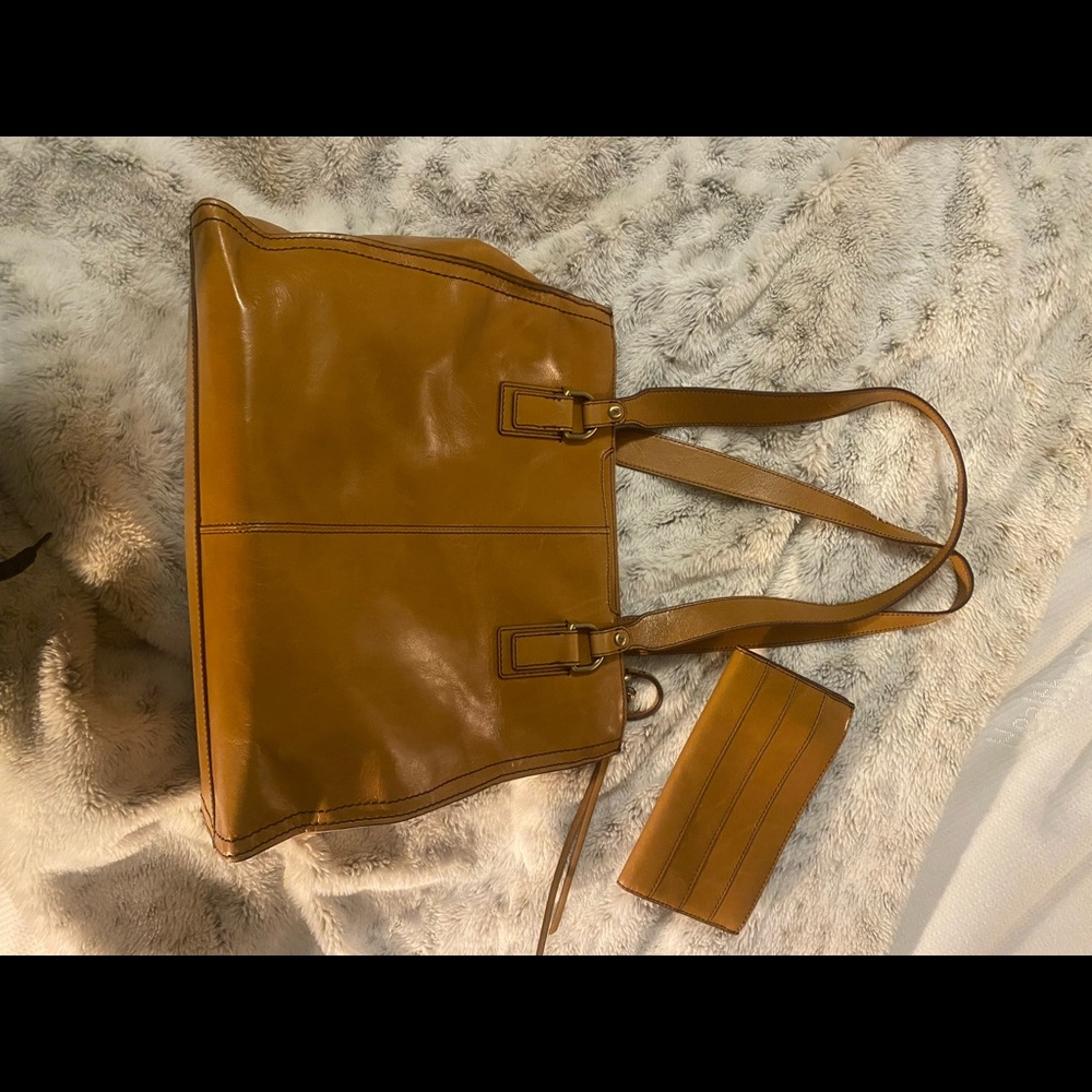 NWOT Hobo Shoulder Bag w Matching Wallet